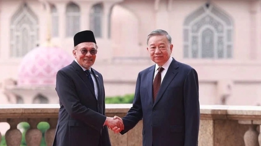 Malaysian PM hosts welcome ceremony for Vietnamese Party chief